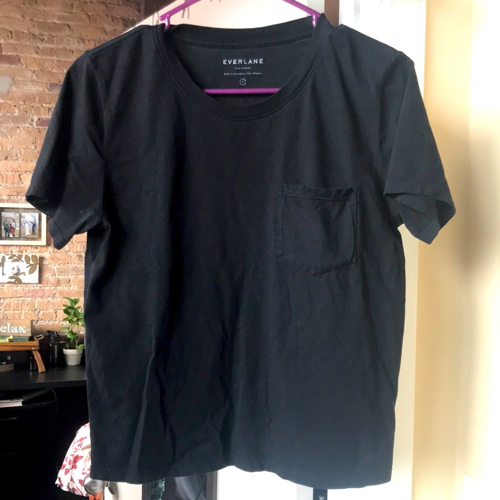 Everlane black low rise tee with pocket